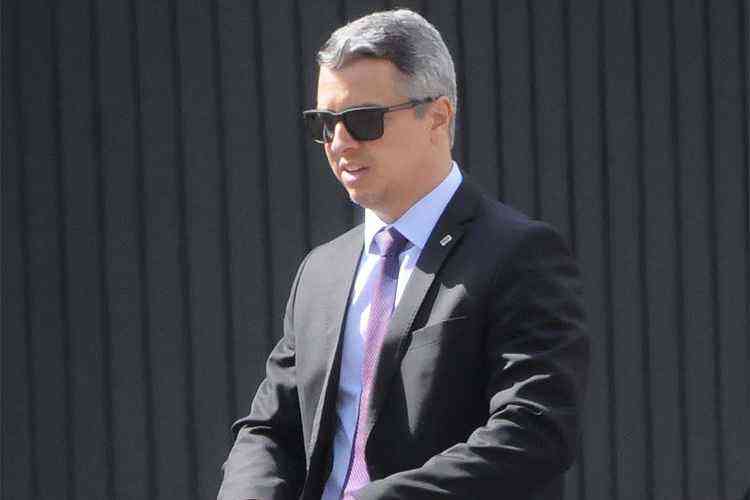 Após cogitar saída, Cruzeiro define permanência de diretor jurídico investigado pela Polícia Federal